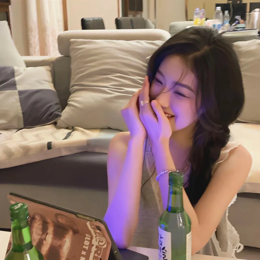 51黑料网 - 某顶流男星被曝与经纪人隐婚三年，女方已孕